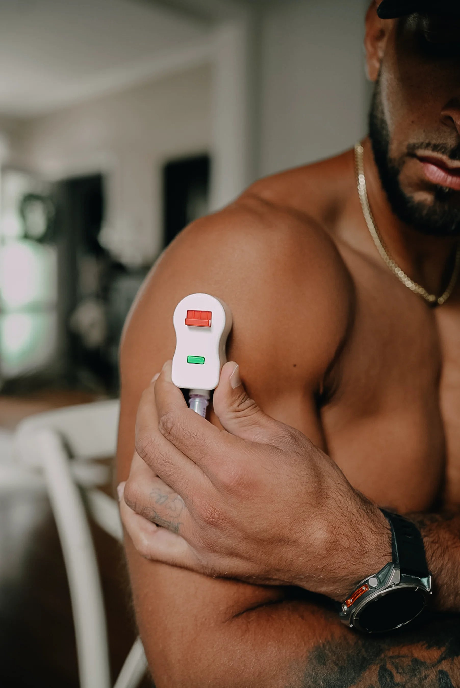 MNLY blood-collection device worn on the upper arm
